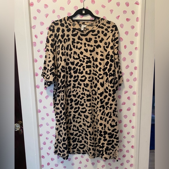 Stockholm Atelier & Other Stories Dresses & Skirts - Stockholm Atelier X & Other Stories Leopard Print Drop Shoulder T Shirt Dress